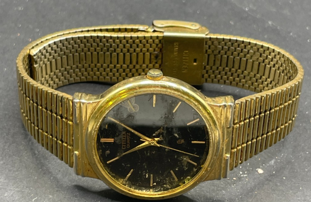 Vintage Citizen 6031-K02635 Gold Tone Round Black Dial Analog Quartz Watch 31MM